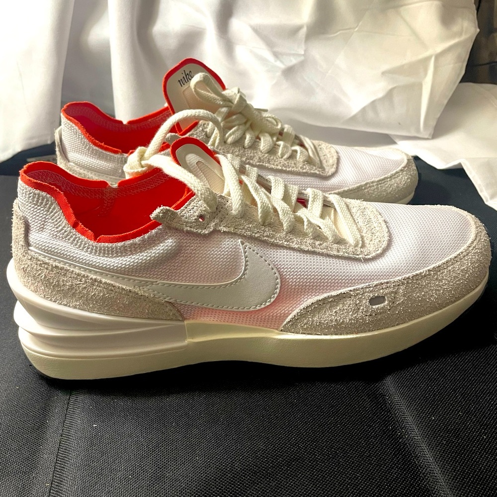 Women’s Nike Waffle One W/Size 9